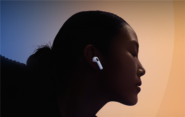 苹果AirPods 4充电盒配备隐藏电容式按钮：用于配对和恢