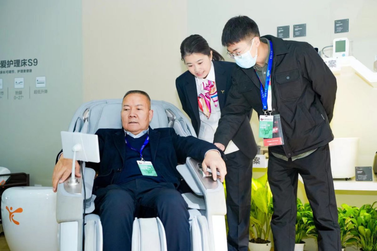 科技守护  乐活人生丨海尔智慧康养全场景解决方案亮相AWE2