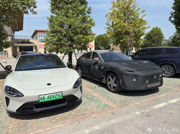 小米首款SUV“法拉米”外观内饰曝光！车头超长姿态超低 越看越像法拉利(图2)