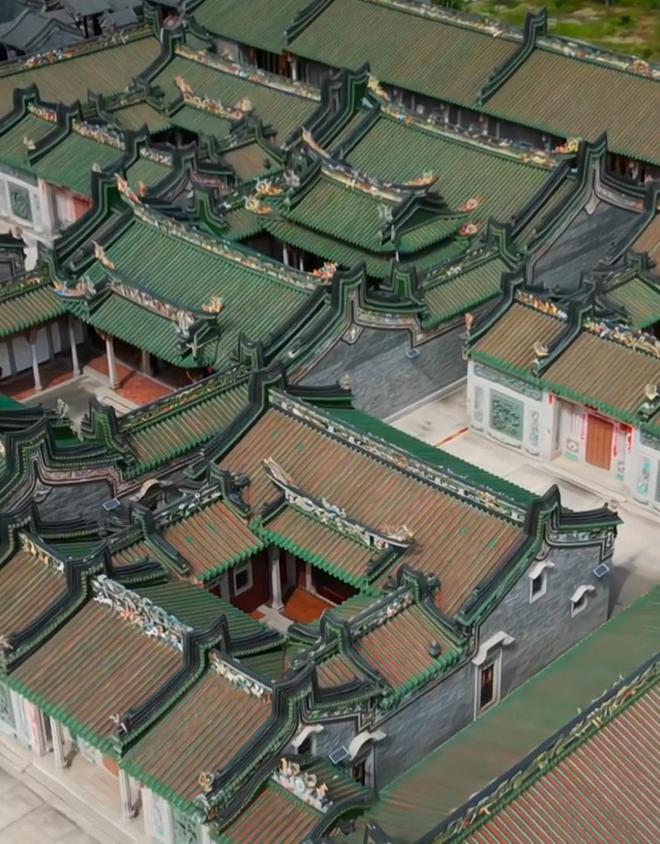 10亿违建豪宅一夜推平屋主人身份被扒官媒：一点都不冤(图3)