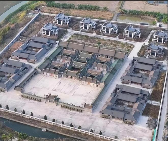 10亿违建豪宅一夜推平屋主人身份被扒官媒：一点都不冤(图16)