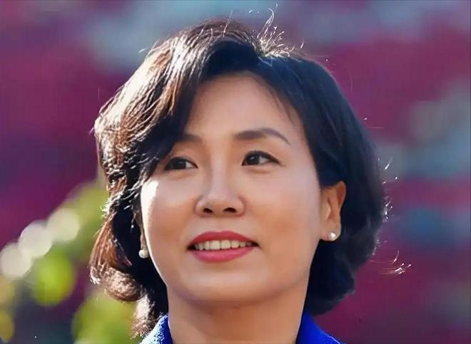 李在明和老婆一起亮相新的第一夫人叫金惠景比金建希温柔漂亮(图9)