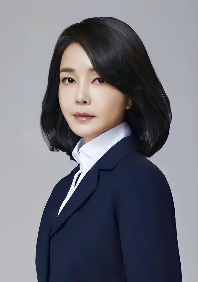 李在明和老婆一起亮相新的第一夫人叫金惠景比金建希温柔漂亮(图16)