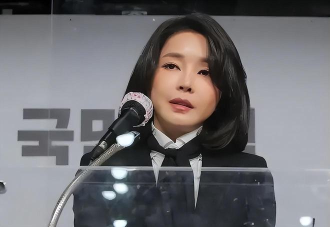 李在明和老婆一起亮相新的第一夫人叫金惠景比金建希温柔漂亮(图17)