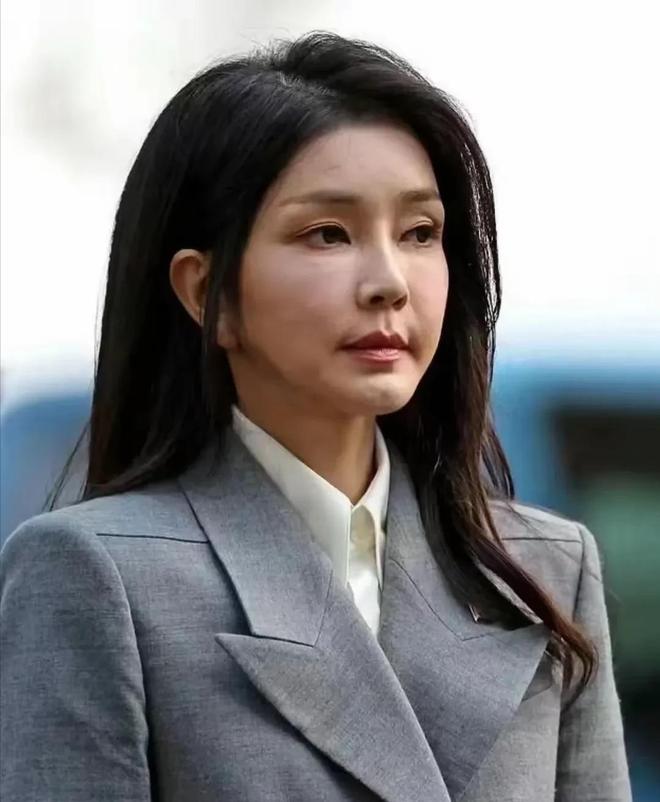 李在明和老婆一起亮相新的第一夫人叫金惠景比金建希温柔漂亮(图18)