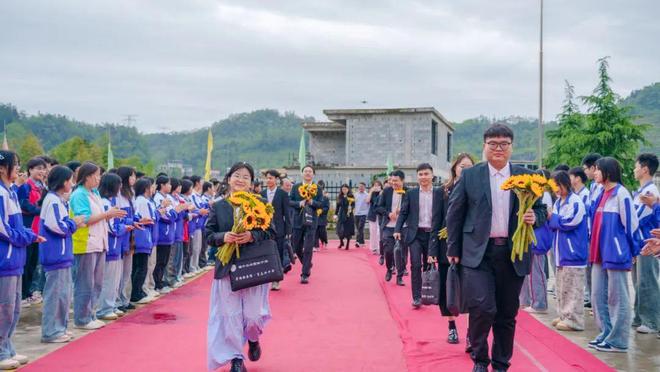 历经1年他们回来啦！镇雄这所高中将正式开启…(图2)