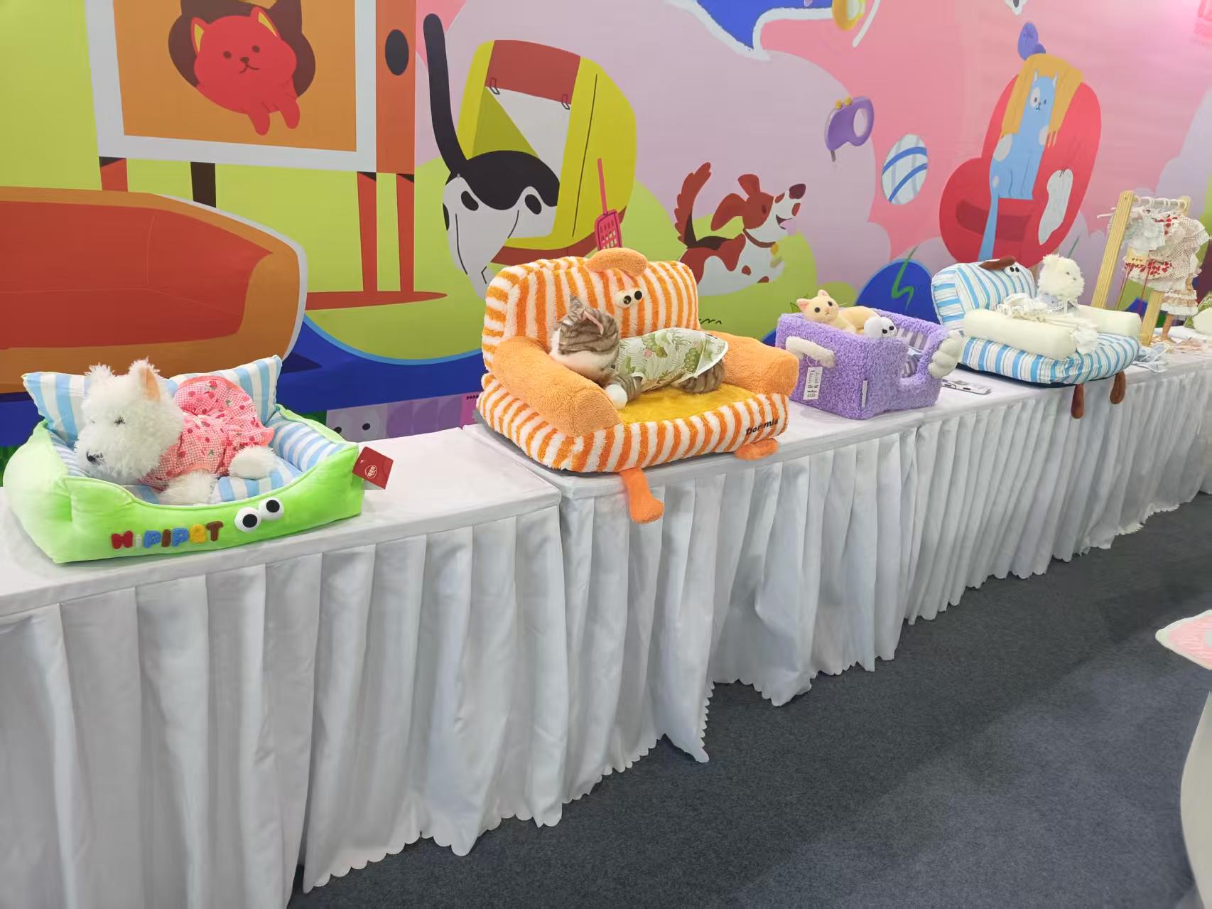 宠物垫、猫爬架、狗帐篷……宠物家居抢眼2025沈阳家博会(图2)