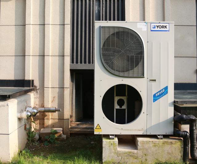 大连男子入住新居后一家人被嗡鸣声扰得无法入睡竟是因邻居安装了空气能外机……(图2)