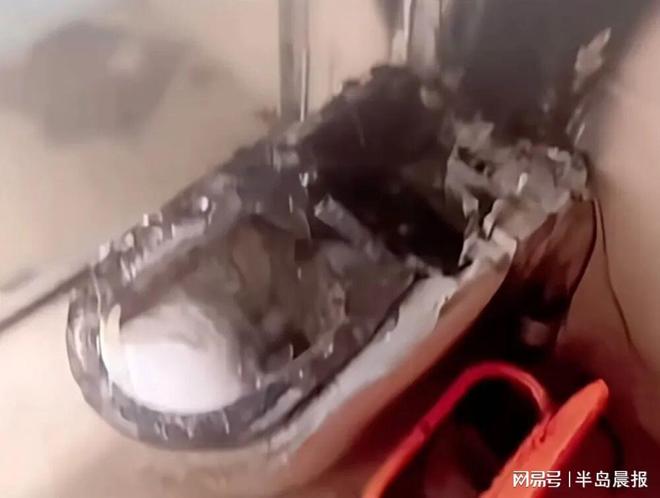 智能马桶突然爆炸女子：还好我不在家不然就把我炸了(图2)