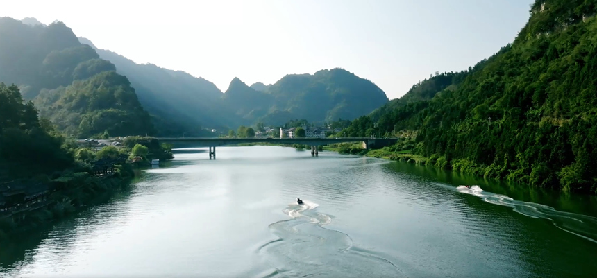 贵州铜仁：九龙洞“变形记”(图3)