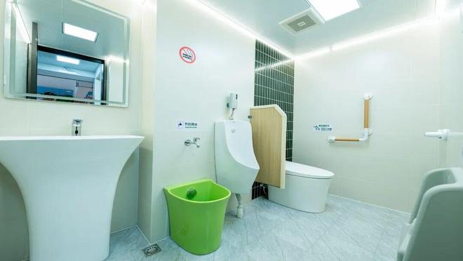 老人憋着找、快递员满街转……上海这个5㎡小区“内部空间”打开