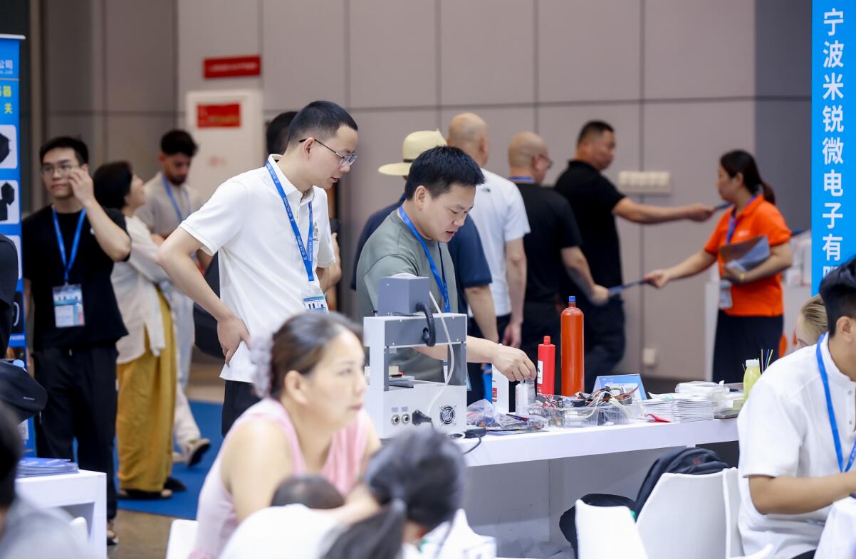 甬城聚智谋升级主推精品促消费——2026新品类家电高端精品发布会暨主推月活动启动(图2)