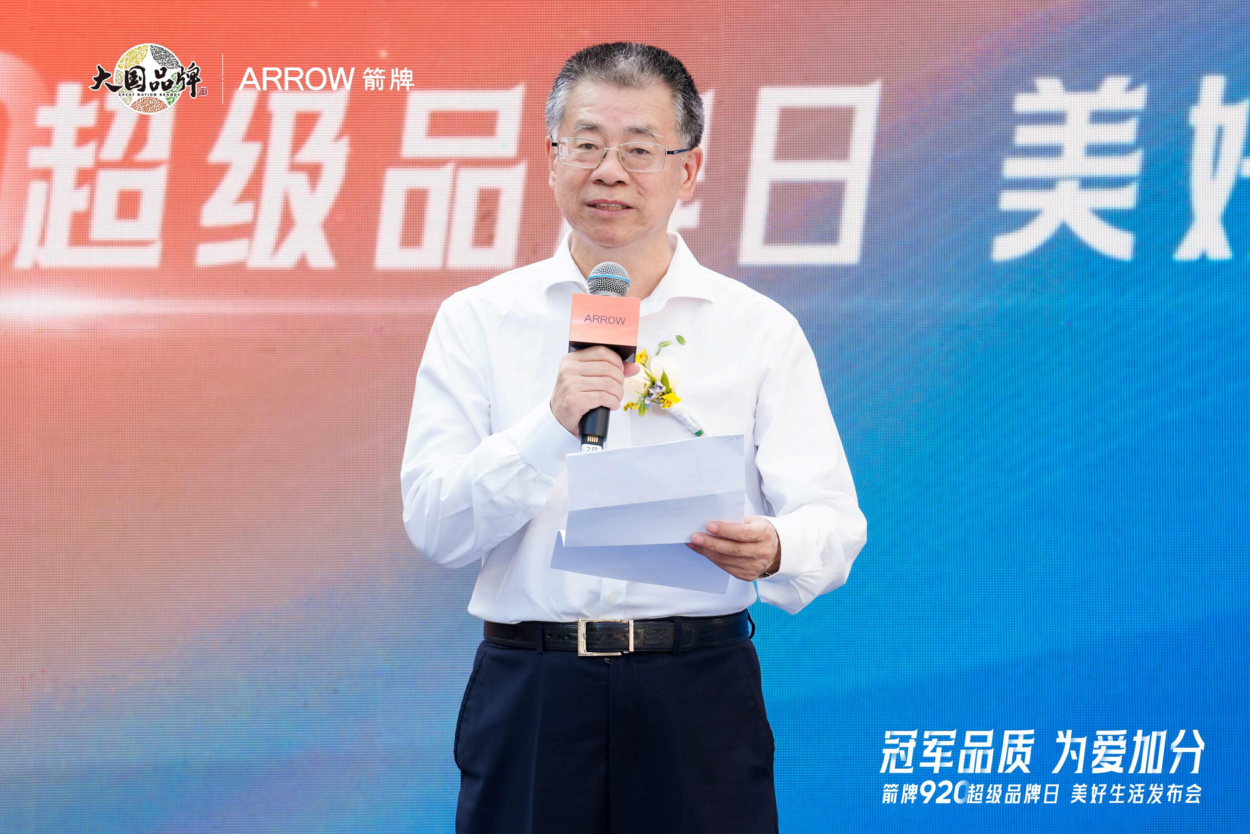冠军品质落地线下！刘璇走进箭牌门店体验鸿蒙智选卫浴智慧场景(图2)