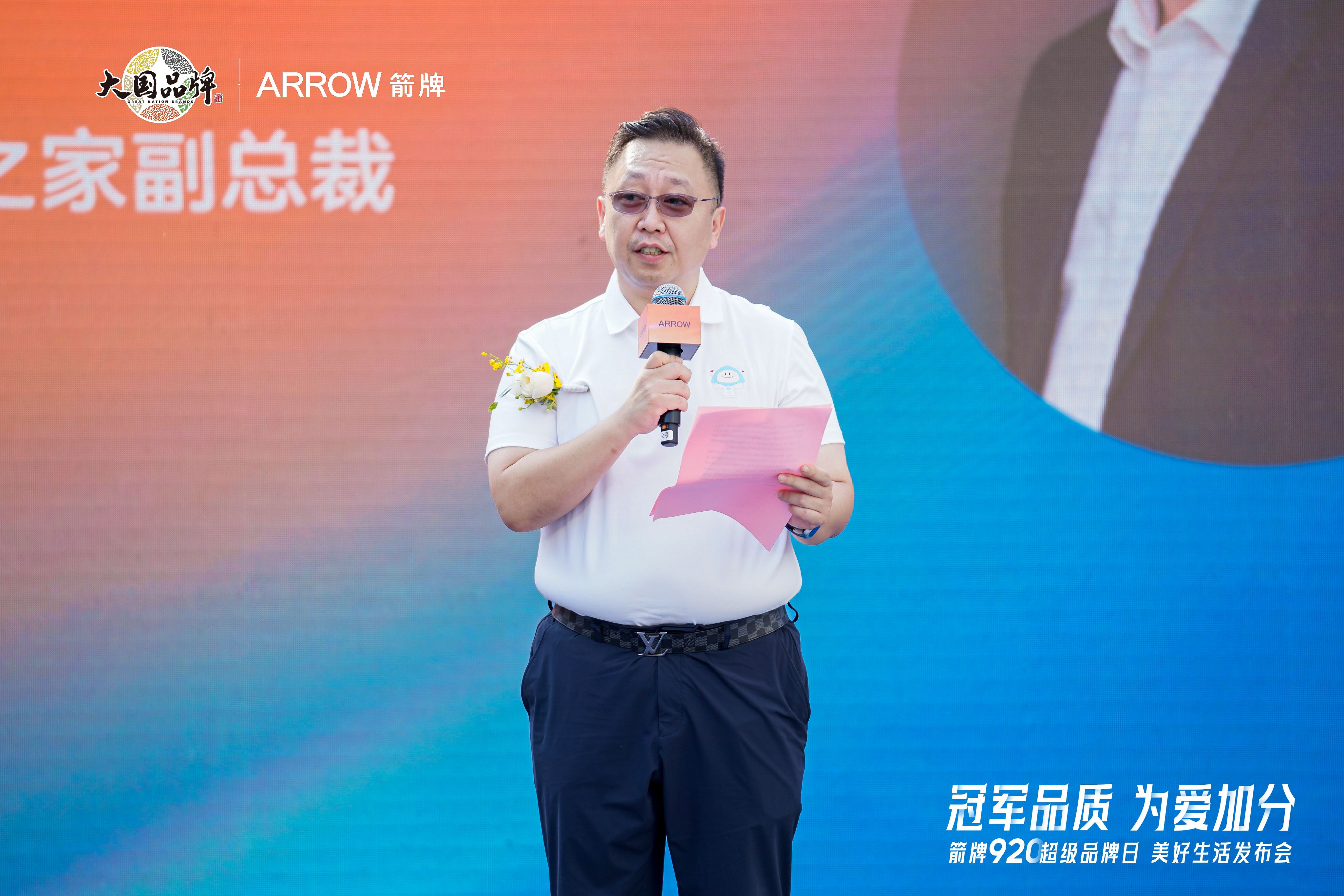冠军品质落地线下！刘璇走进箭牌门店体验鸿蒙智选卫浴智慧场景(图4)